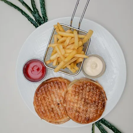 Apartment Griffon Bar Food